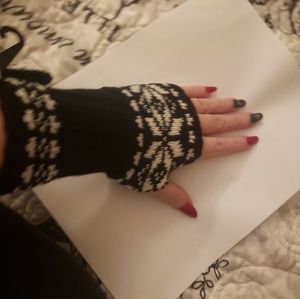 Black snowflake fingerless gloves